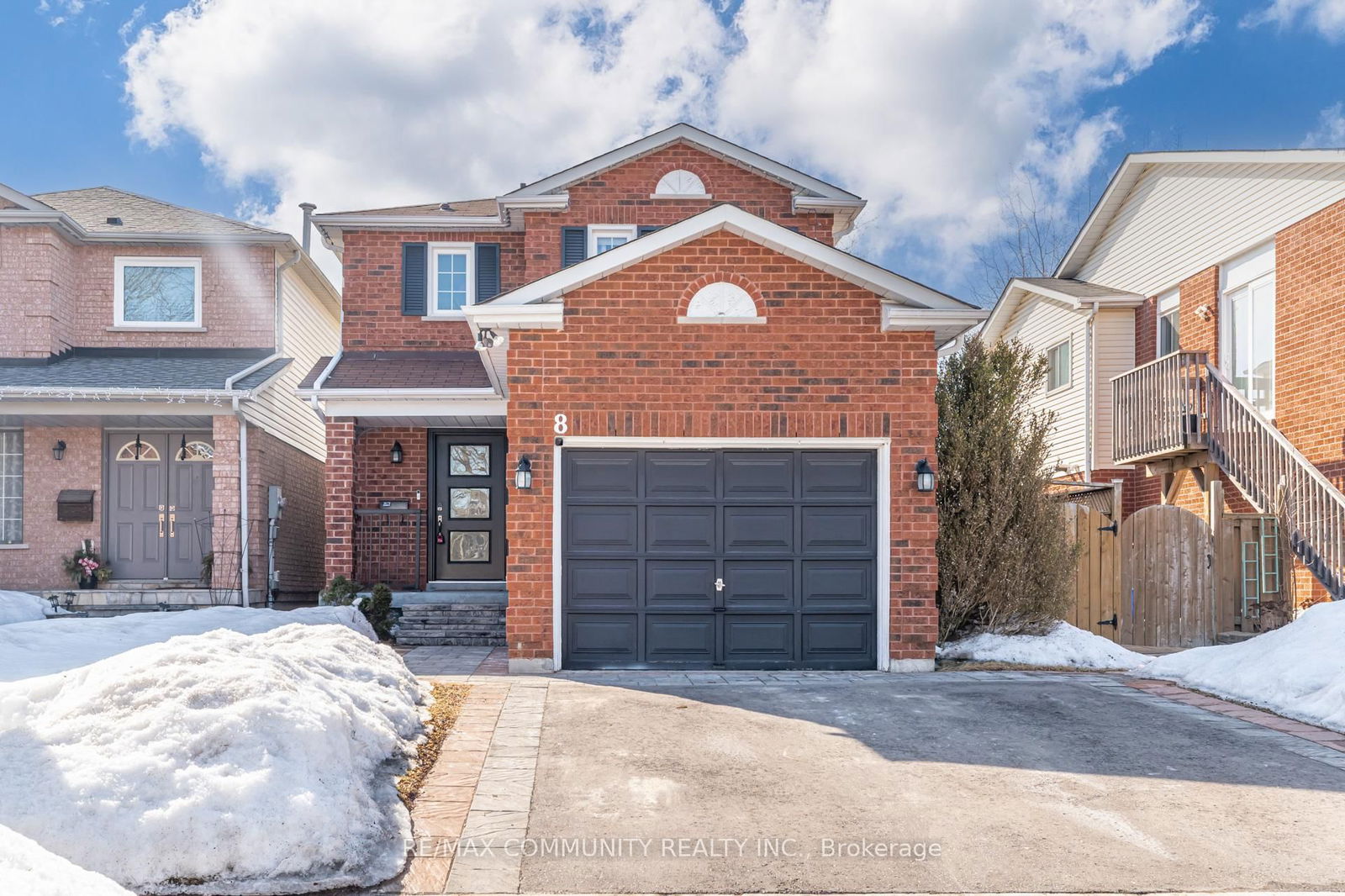 Detached House sold at 8 Simnick Crescent, Clarington, Courtice, L1E 2V8 - MLS: E12014435