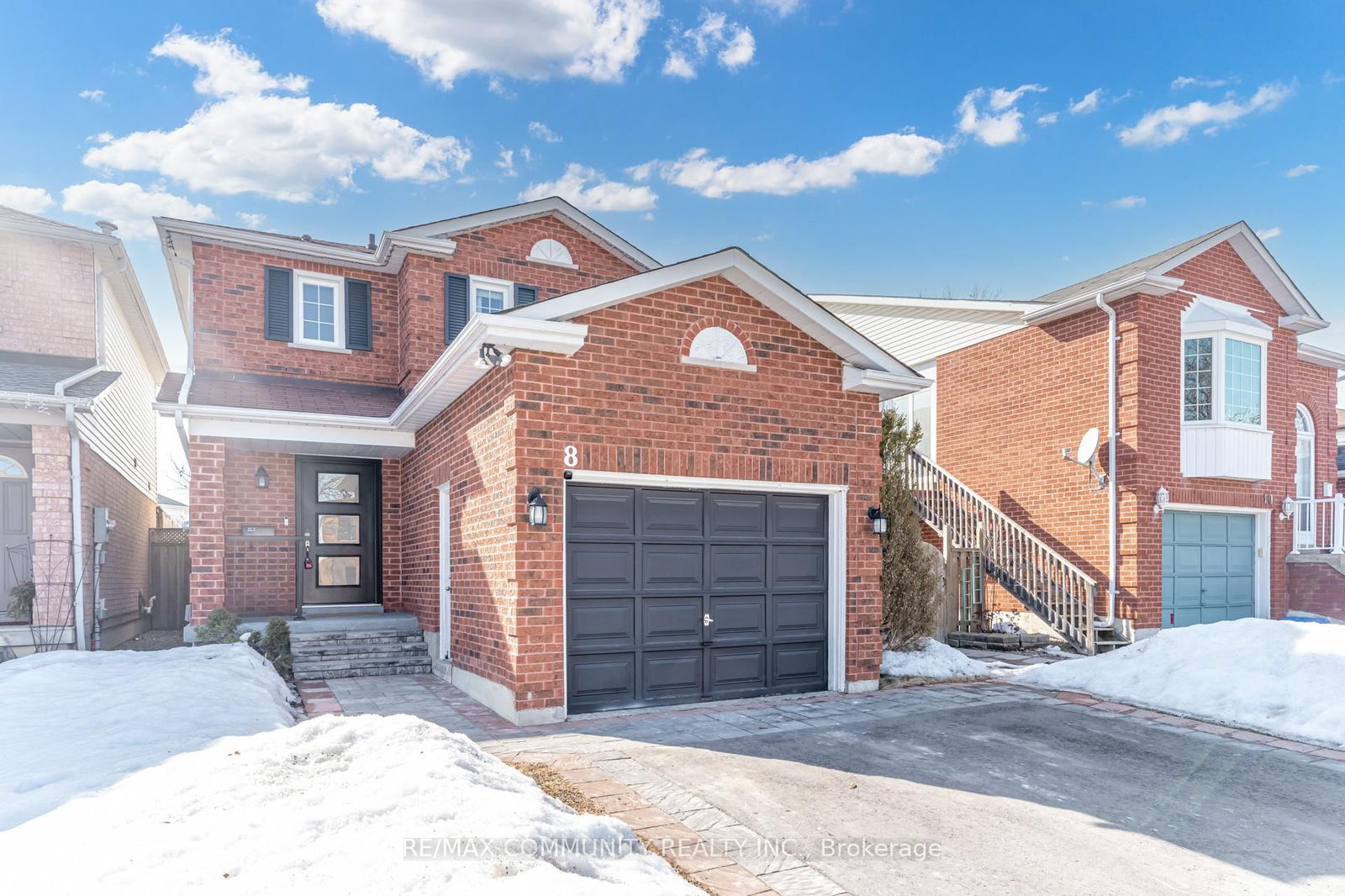 Detached House sold at 8 Simnick Crescent, Clarington, Courtice, L1E 2V8 - MLS: E12014435