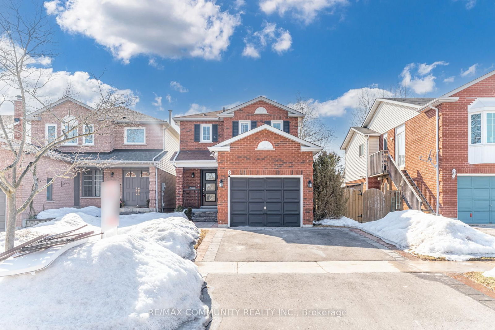 Detached House sold at 8 Simnick Crescent, Clarington, Courtice, L1E 2V8 - MLS: E12014435