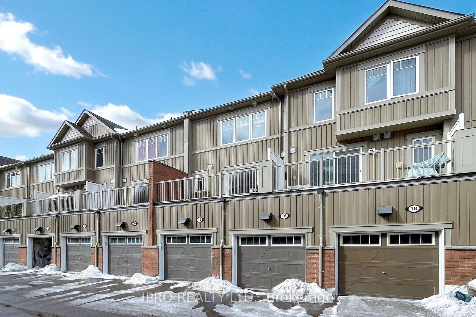 Townhouse for sale at 19-2500 Hill Rise Court, Oshawa, Windfields, L1L 0M6 - MLS: E12014545