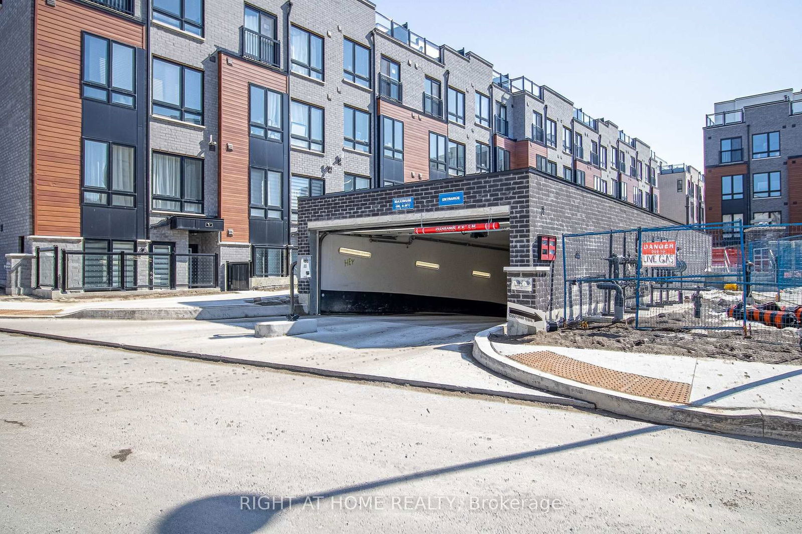 Townhouse for lease at 2-255 McLevin Avenue, Toronto, Malvern, M1B 0E8 - MLS: E12014806