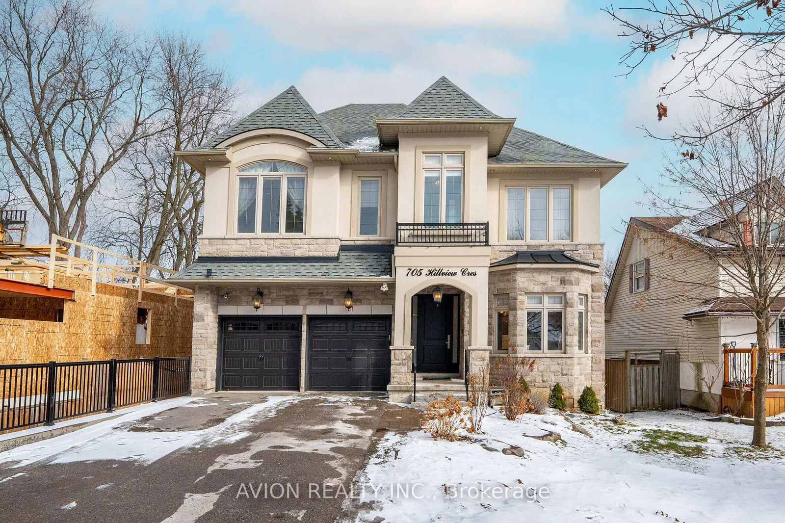 Detached House for sale at 705 Hillview Crescent, Pickering, West Shore, L1W 2R6 - MLS: E12015240