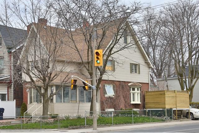 home for lease on 1st Floor-233 Pape Avenue
