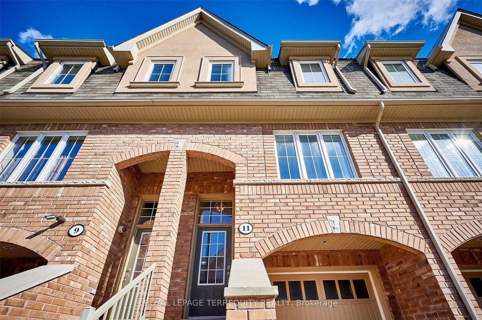 Townhouse for lease at 11 Reevesmere Lane, Ajax, Northeast Ajax, L1Z 0L3 - MLS: E12015936