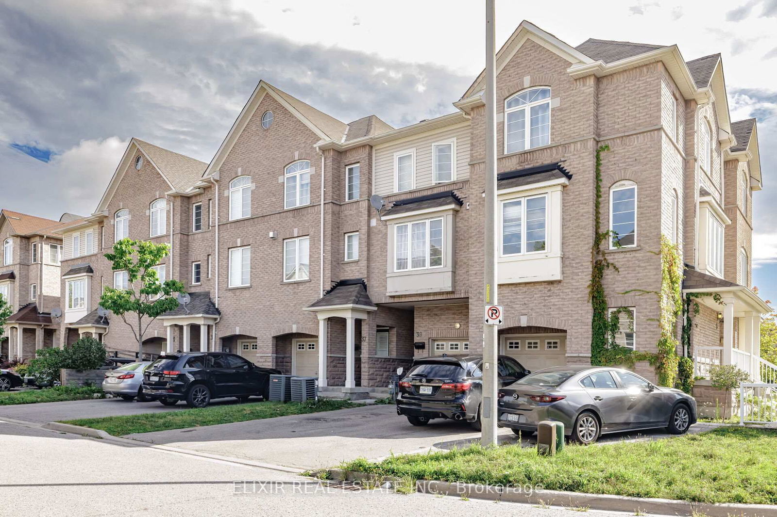 Townhouse for sale at 39 Talbotshire Street, Ajax, South West, L1S 0A6 - MLS: E12015961