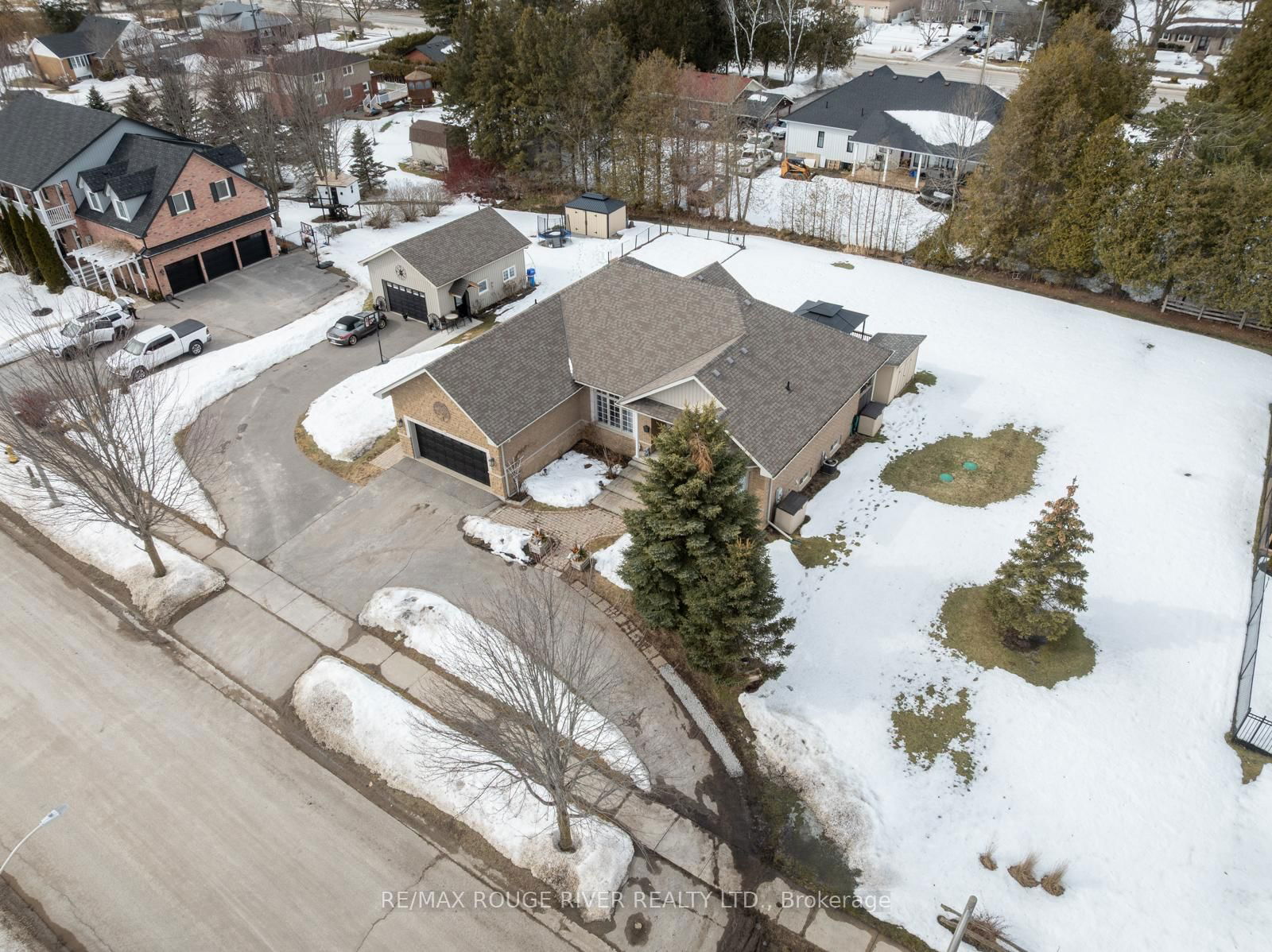 Detached House sold at 11 Mikelen Drive, Scugog, Port Perry, L9L 1V1 - MLS: E12016469