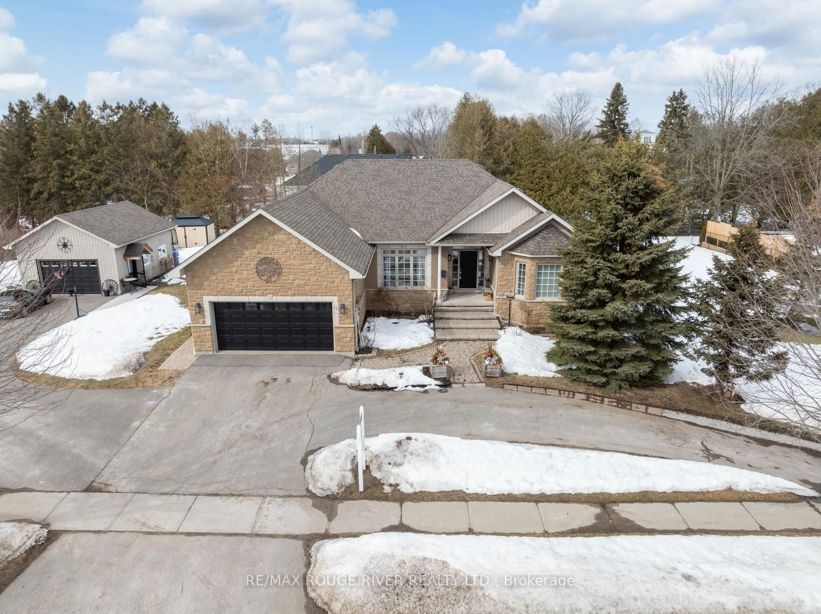 Detached House sold at 11 Mikelen Drive, Scugog, Port Perry, L9L 1V1 - MLS: E12016469
