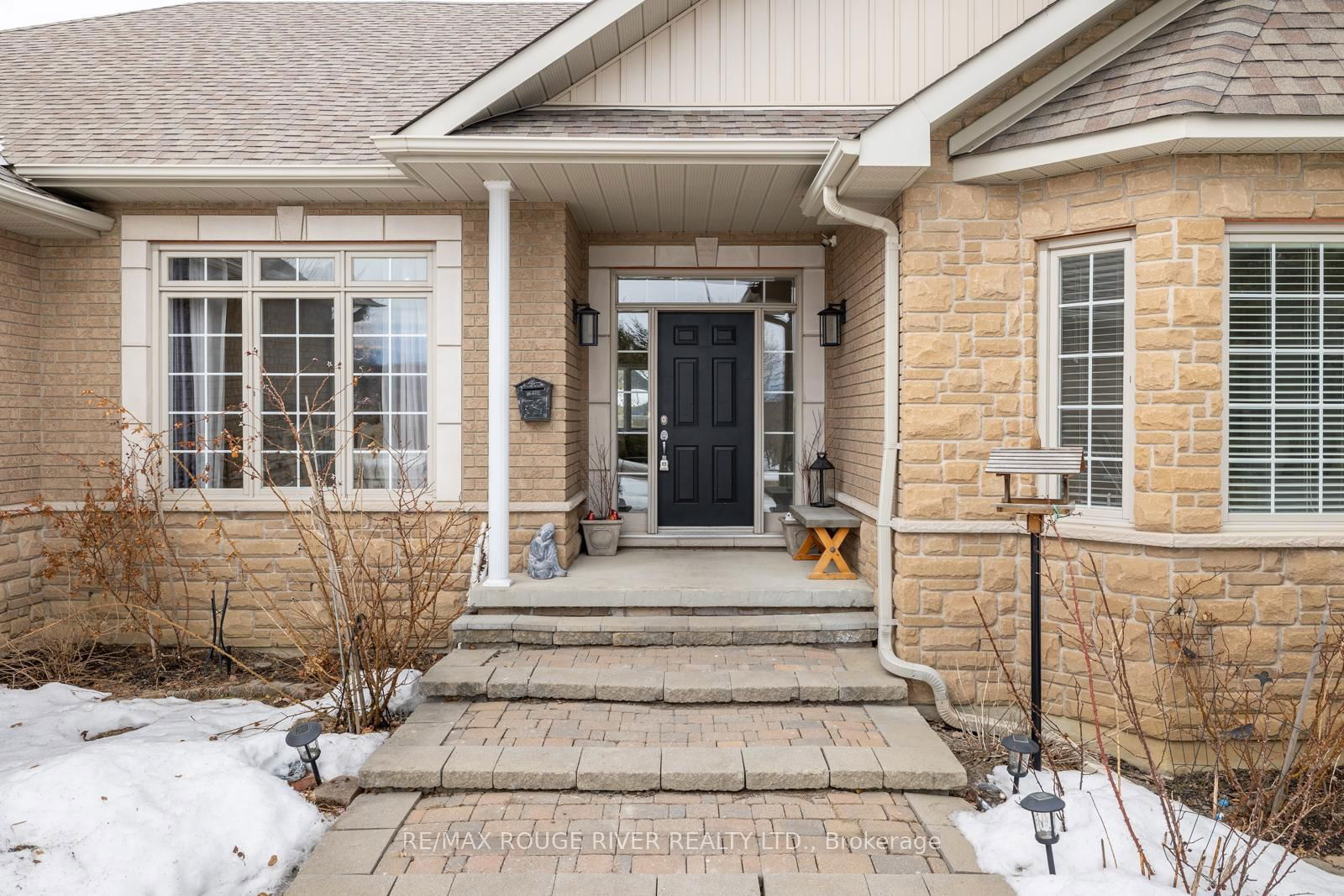 Detached House sold at 11 Mikelen Drive, Scugog, Port Perry, L9L 1V1 - MLS: E12016469