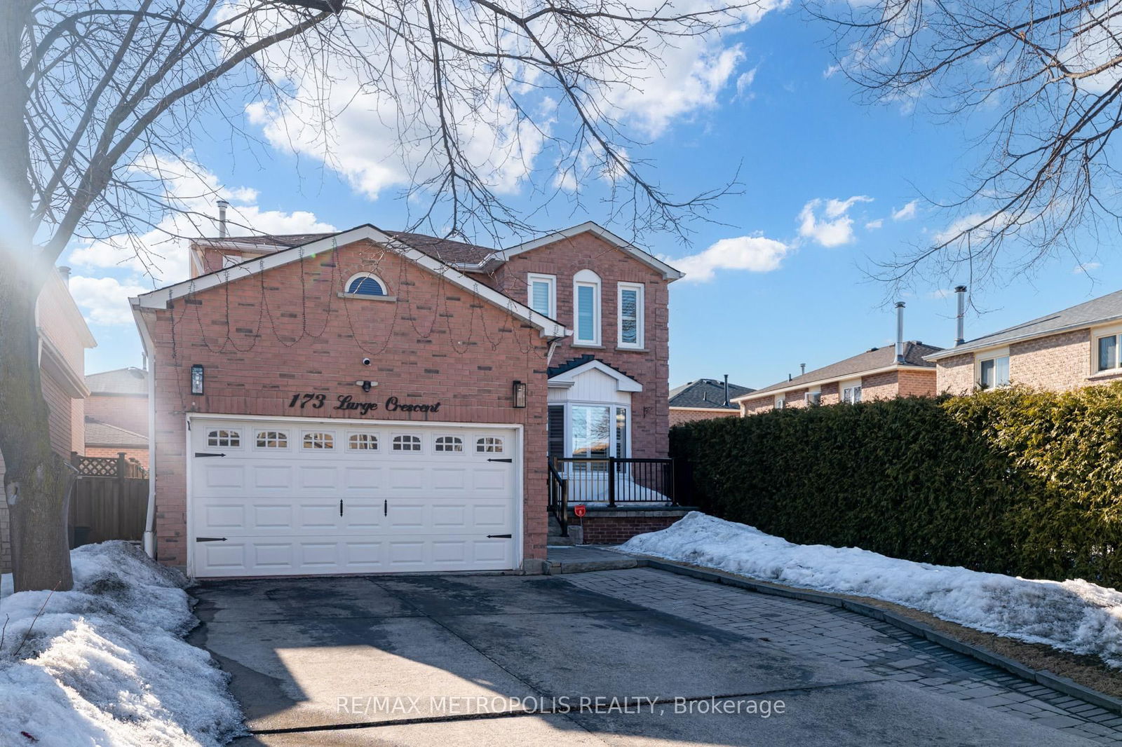 Detached House for lease at Bsmt-173 Large Crescent, Ajax, Central West, L1T 2R3 - MLS: E12017539