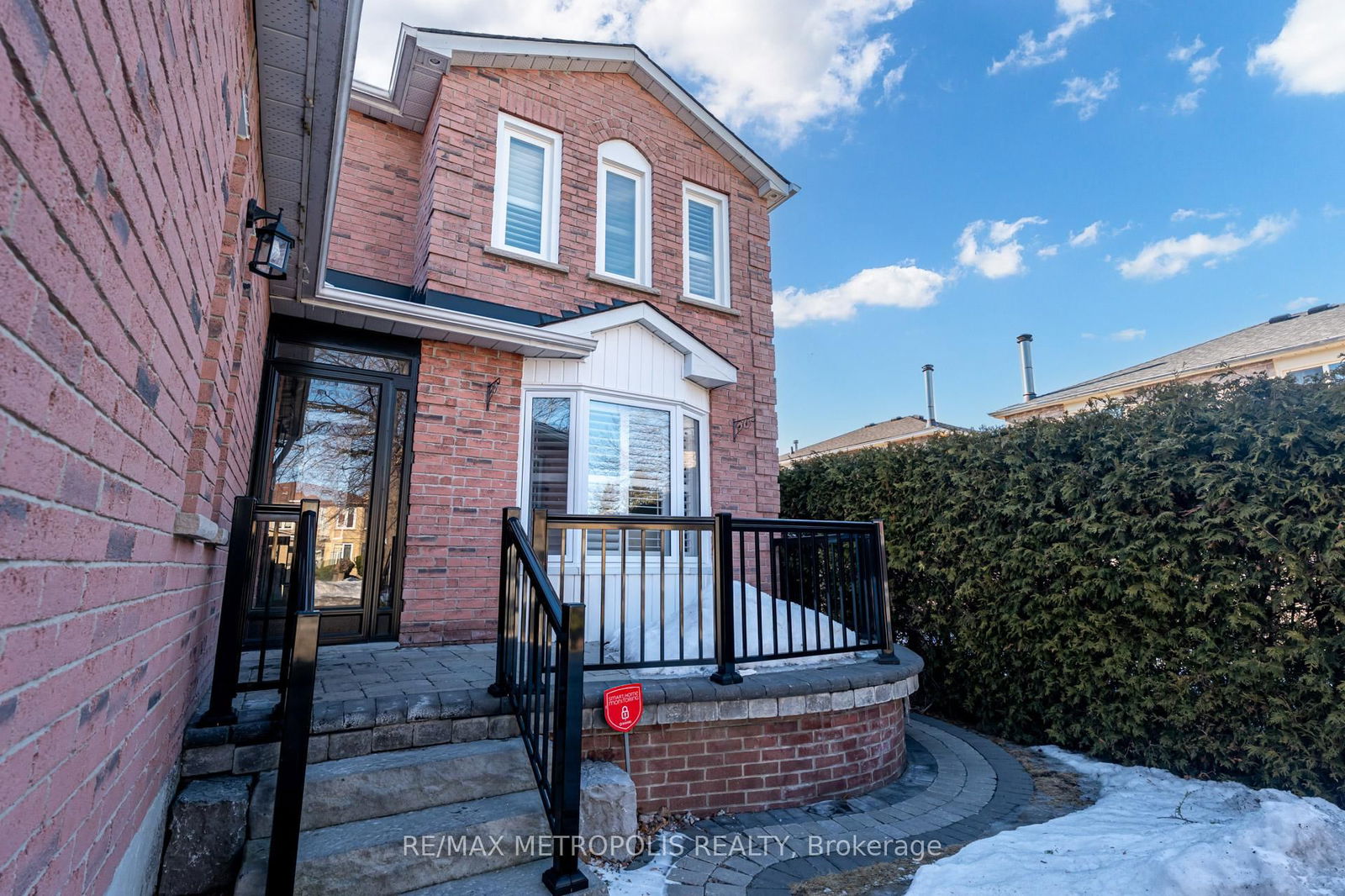 Detached House for lease at Bsmt-173 Large Crescent, Ajax, Central West, L1T 2R3 - MLS: E12017539