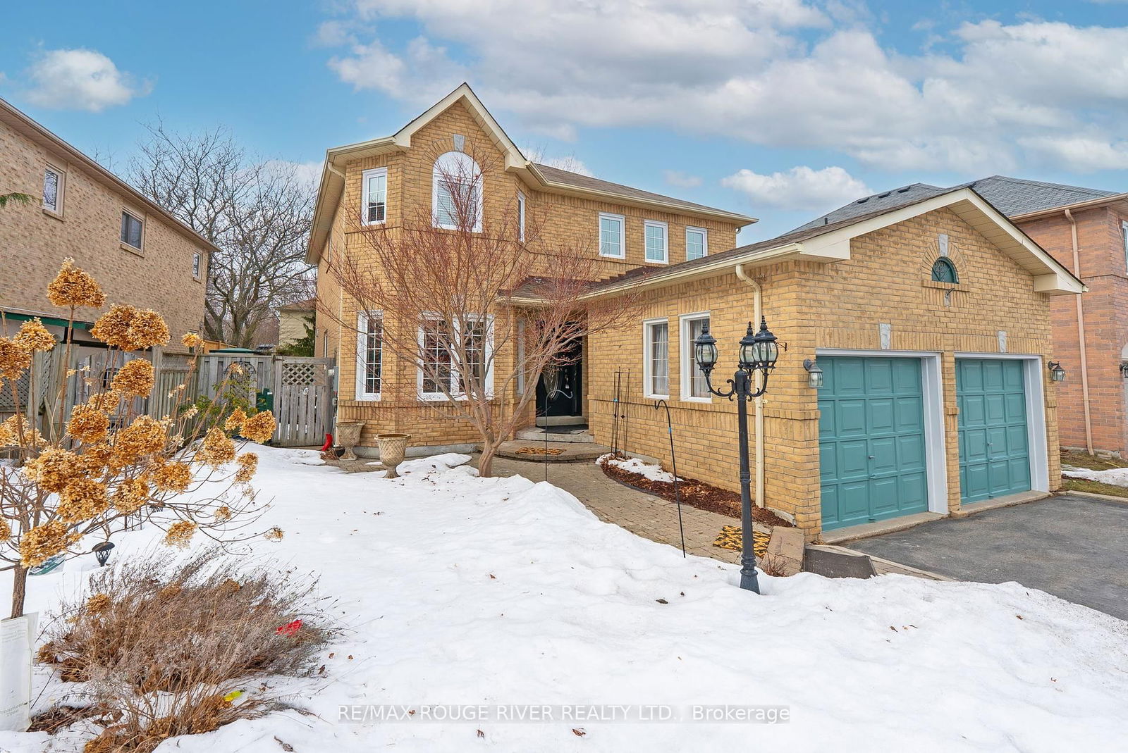 Detached House sold at 22 Valleywood Drive, Whitby, Williamsburg, L1R 2J6 - MLS: E12017769