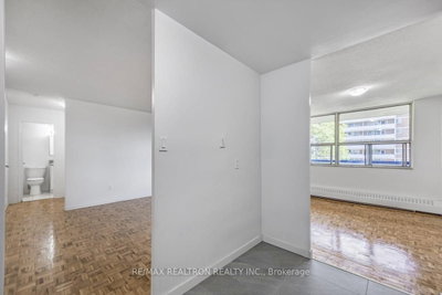 Unit 412 — 5 Glamorgan Avenue — photo 4