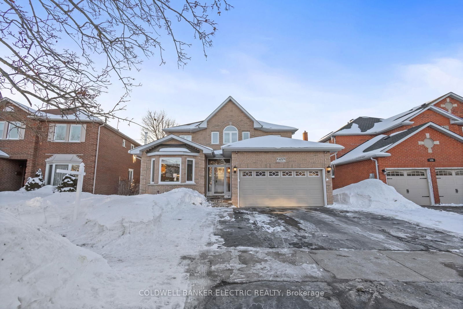 Detached House for sale at 122 Robert Adams Drive, Clarington, Courtice, L1E 2C4 - MLS: E12020471