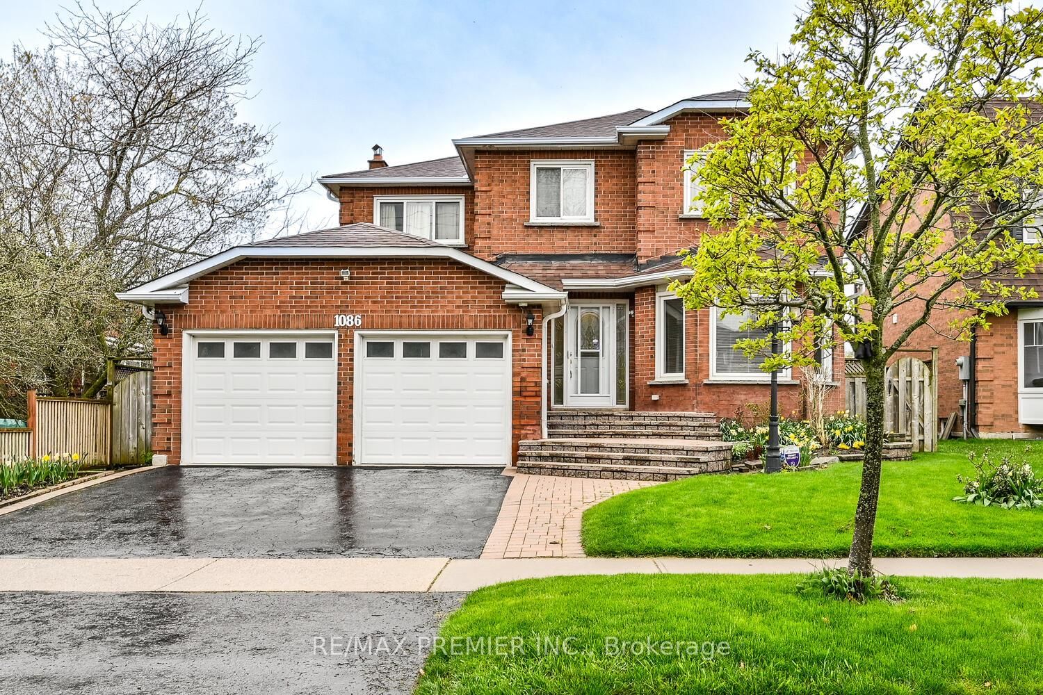 Detached House for sale at 1086 Shoal Point Road, Ajax, South East, L1S 6Y9 - MLS: E12020816