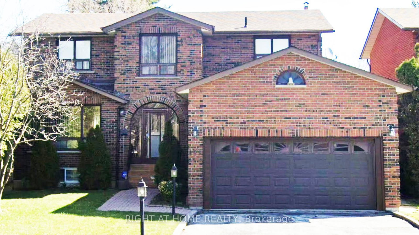 Detached House sold at 65A Bethune Boulevard, Toronto, Scarborough Village, M1M 3C2 - MLS: E12022202