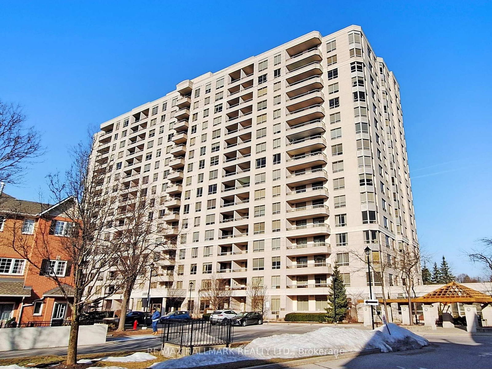 Condo sold at 211-1000 The Esplanade North N/A, Pickering, Town Centre, L1V 6V4 - MLS: E12022370