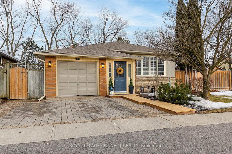 928 Walton Blvd, Whitby - Williamsburg image-0-0