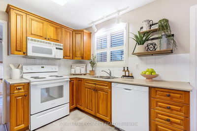 928 Walton Blvd, Whitby - Williamsburg image-0-4