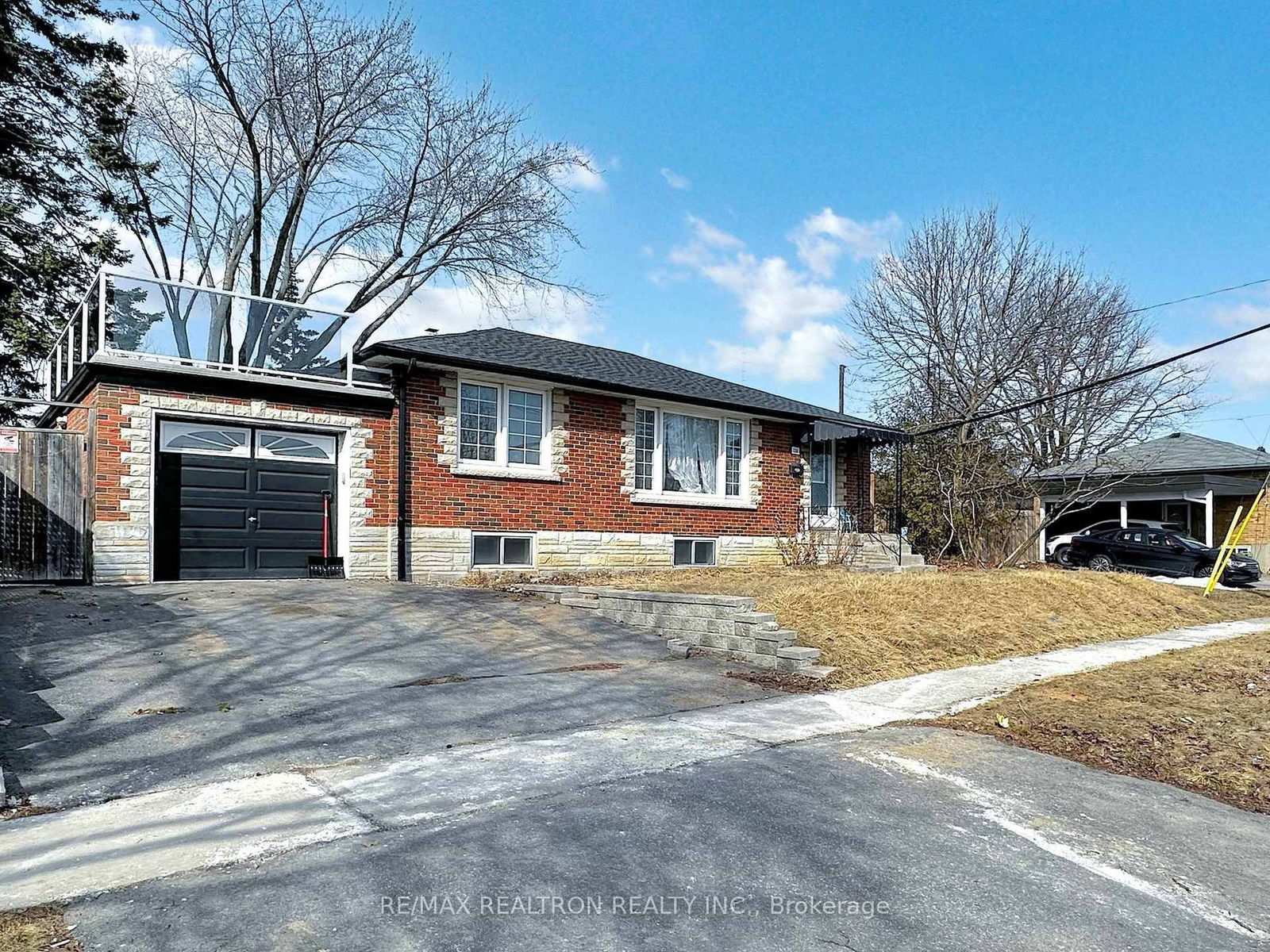 Detached House for sale at 724 Phillip Murray Avenue, Oshawa, Lakeview, L1J 1J3 - MLS: E12023900