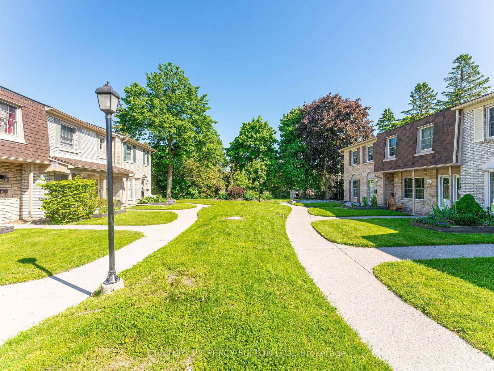 Townhouse sold at 48-580 Eyer Drive, Pickering, West Shore, L1W 3B7 - MLS: E12024158