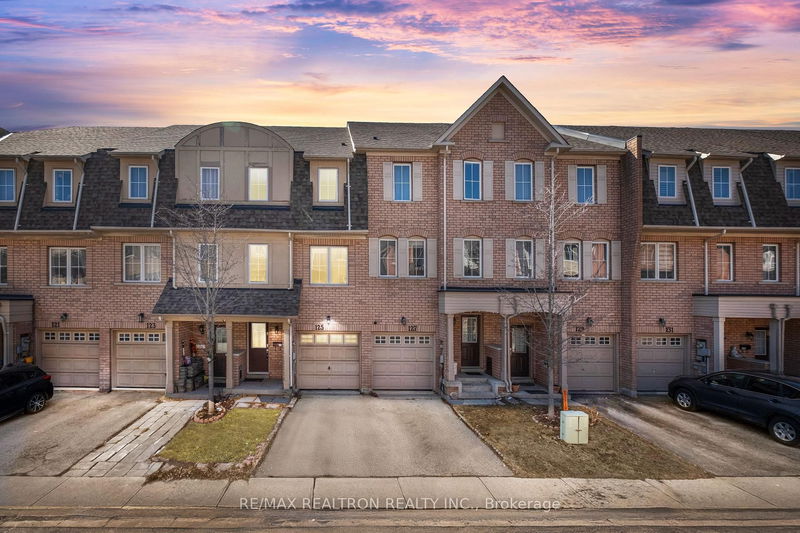 home for lease on 125 Jenkinson Way