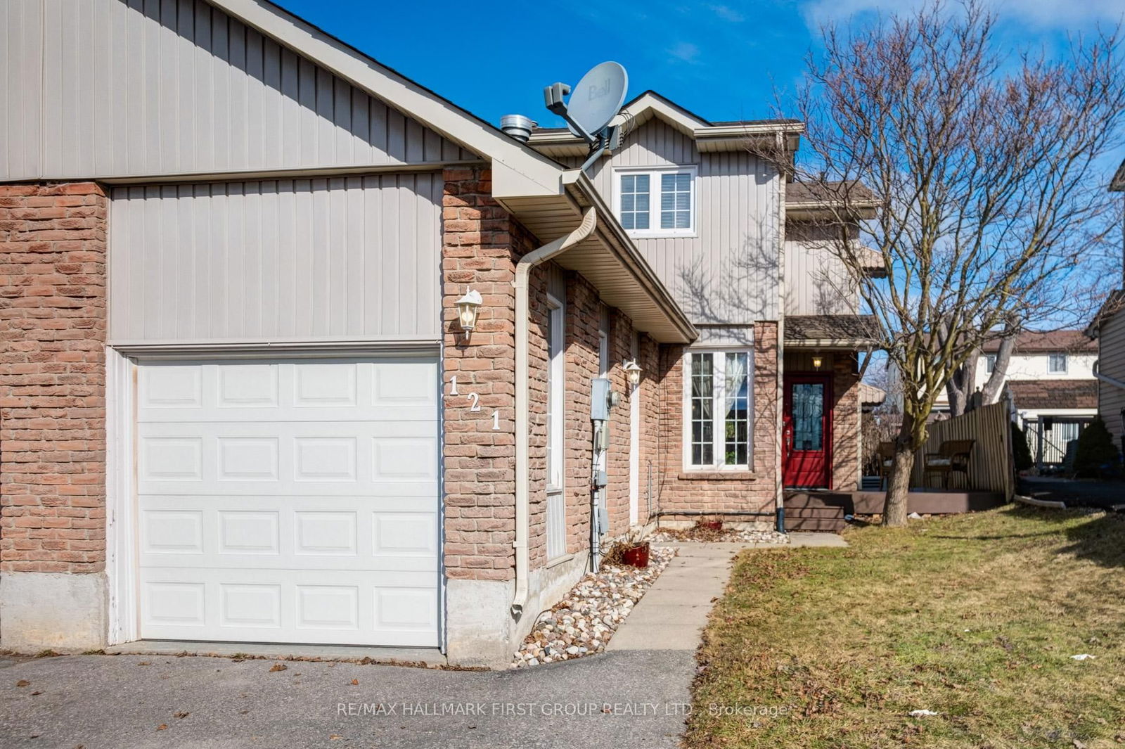 Semi-Detached House for sale at 121 Castlebar Crescent, Oshawa, Vanier, L1J 7B9 - MLS: E12029452