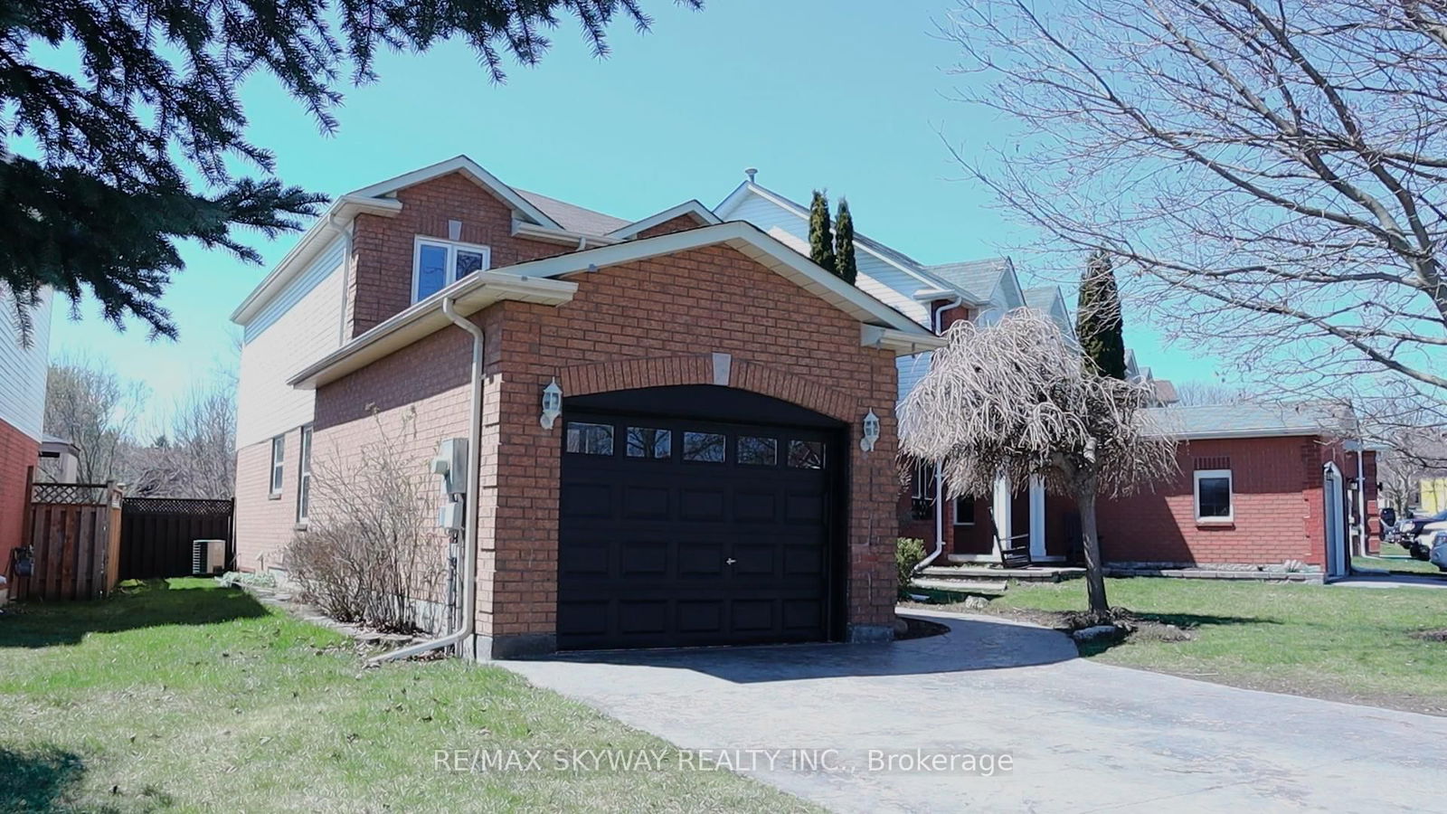 Detached House for sale at 10 Elephant Hill Drive, Clarington, Bowmanville, L1C 4M5 - MLS: E12029704