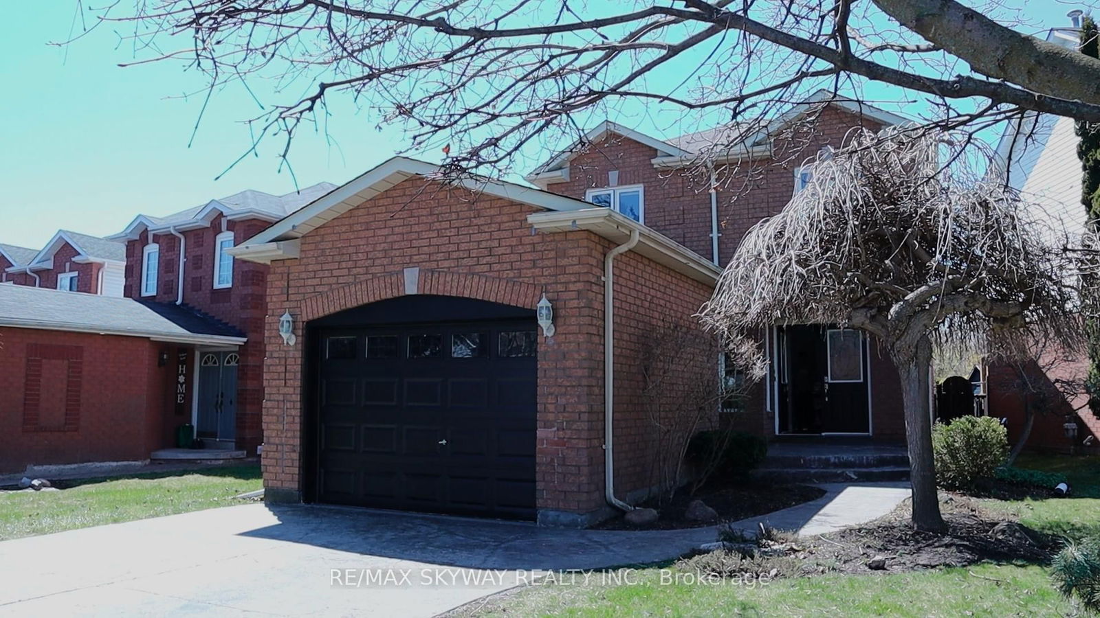 Detached House for sale at 10 Elephant Hill Drive, Clarington, Bowmanville, L1C 4M5 - MLS: E12029704