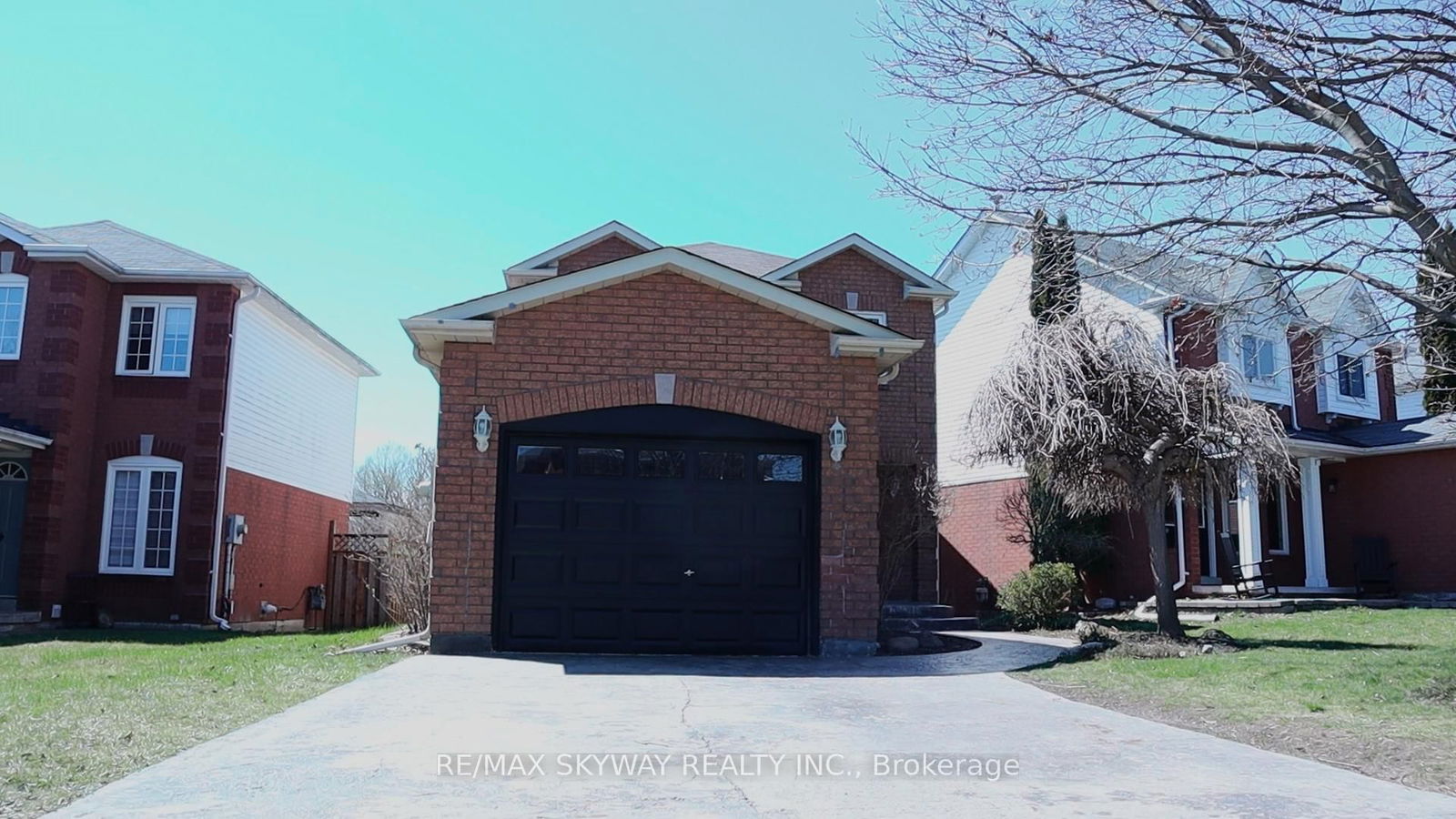 Detached House for sale at 10 Elephant Hill Drive, Clarington, Bowmanville, L1C 4M5 - MLS: E12029704