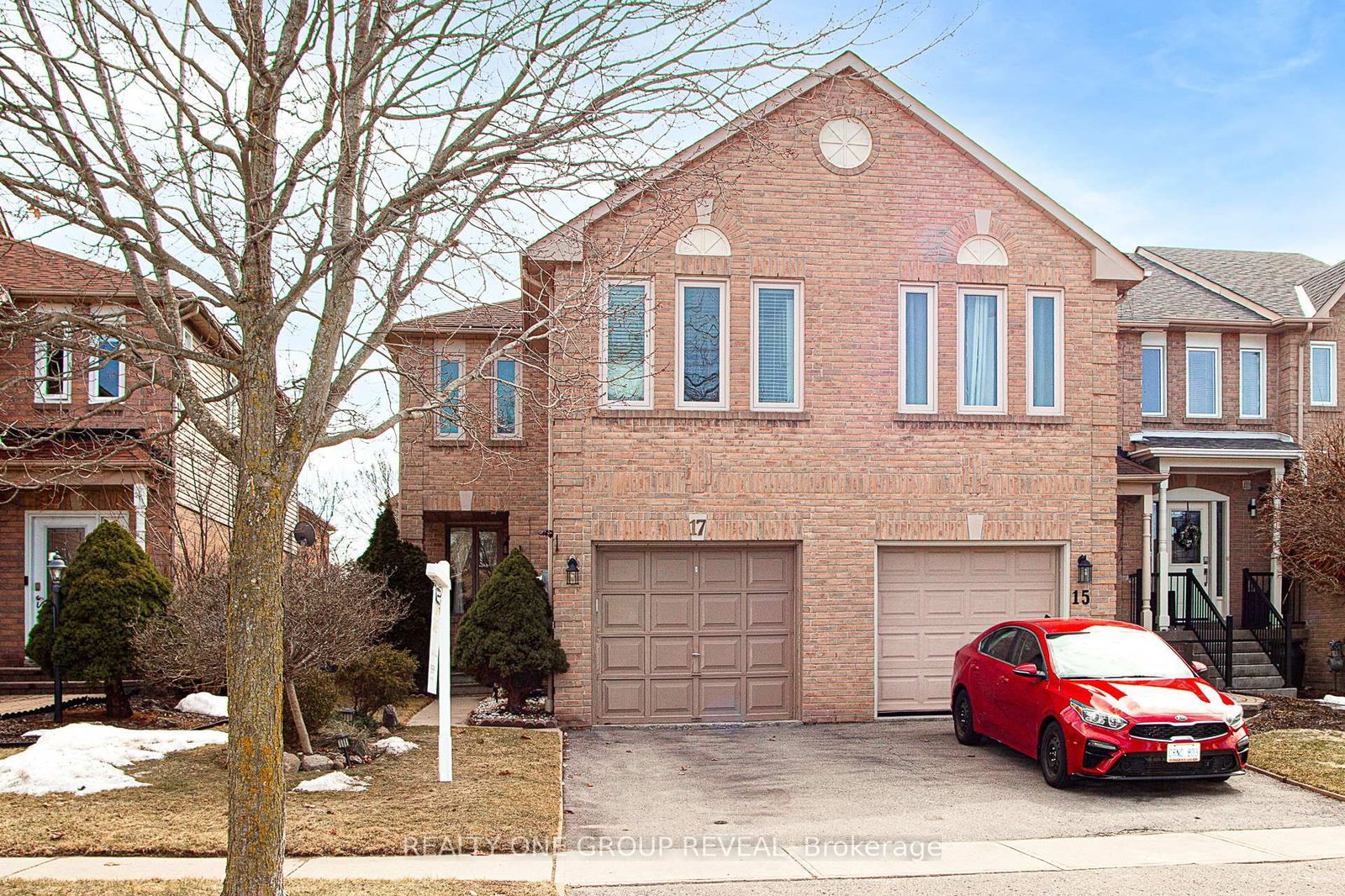 Townhouse for sale at 17 Pinebrook Crescent, Whitby, Williamsburg, L1R 2J8 - MLS: E12030722