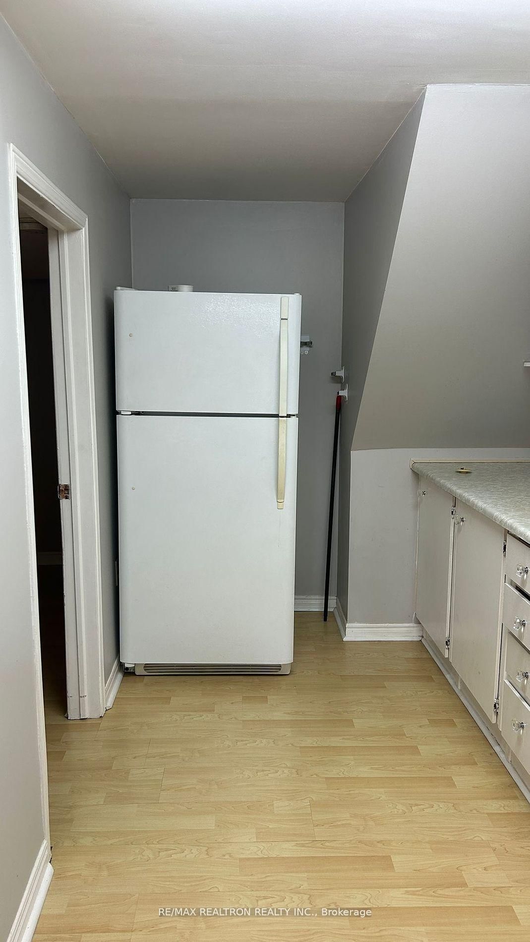 Semi-Detached House leased at Bsmt-986 Southgate Drive, Oshawa, Donevan, L1H 8A1 - MLS: E12031988
