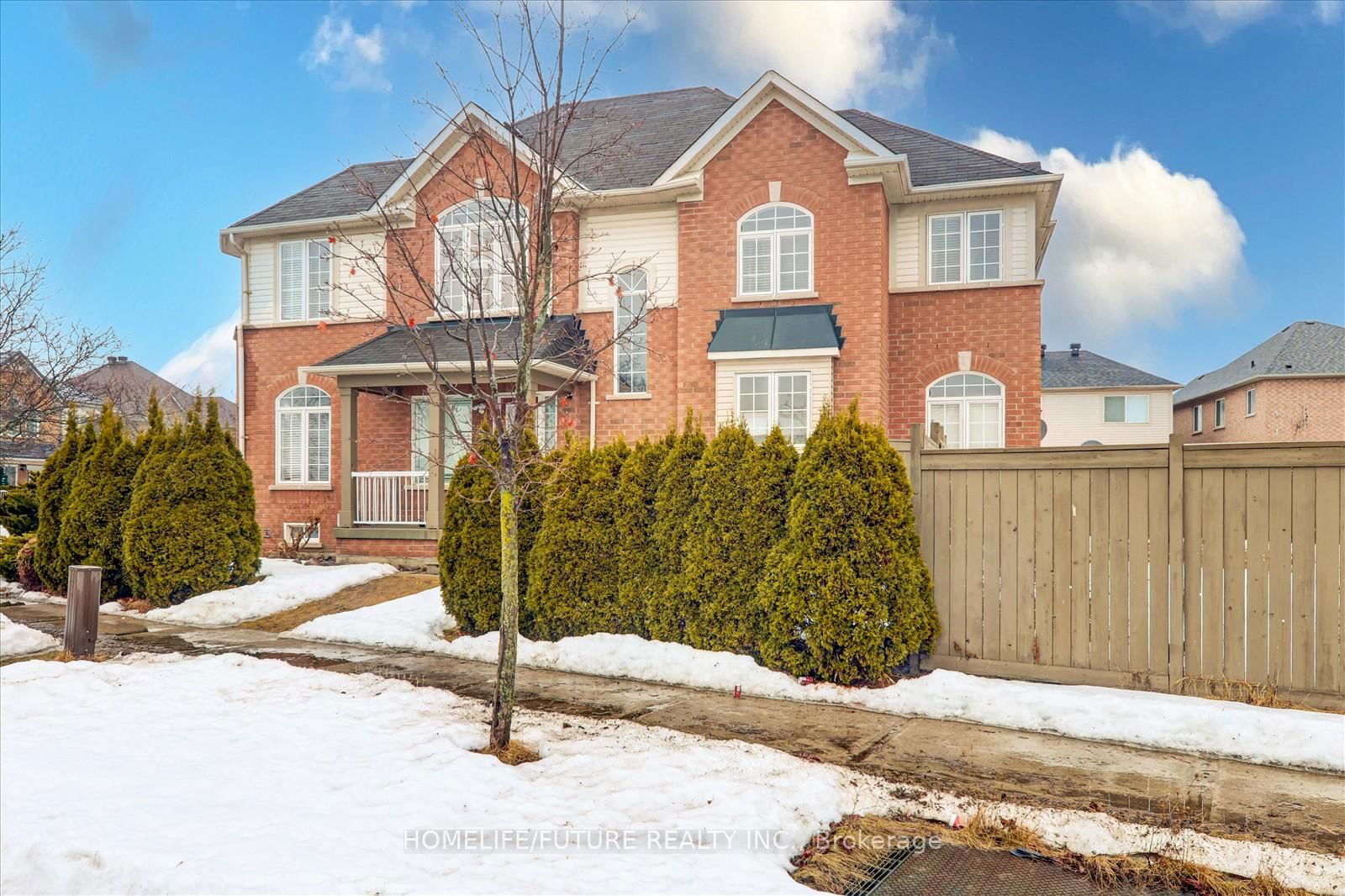 Detached House leased at 10 Gristone Crescent, Toronto, Rouge E11, M1X 1V1 - MLS: E12032875