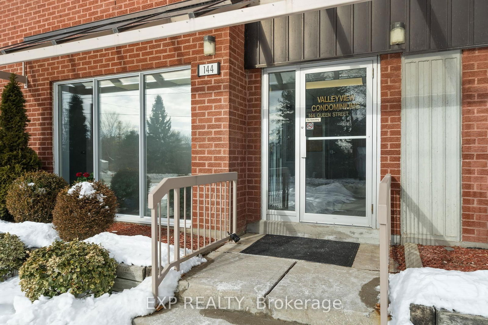 Condo for sale at 302-144 Queen Street, Clarington, Bowmanville, L1C 1M9 - MLS: E12033272