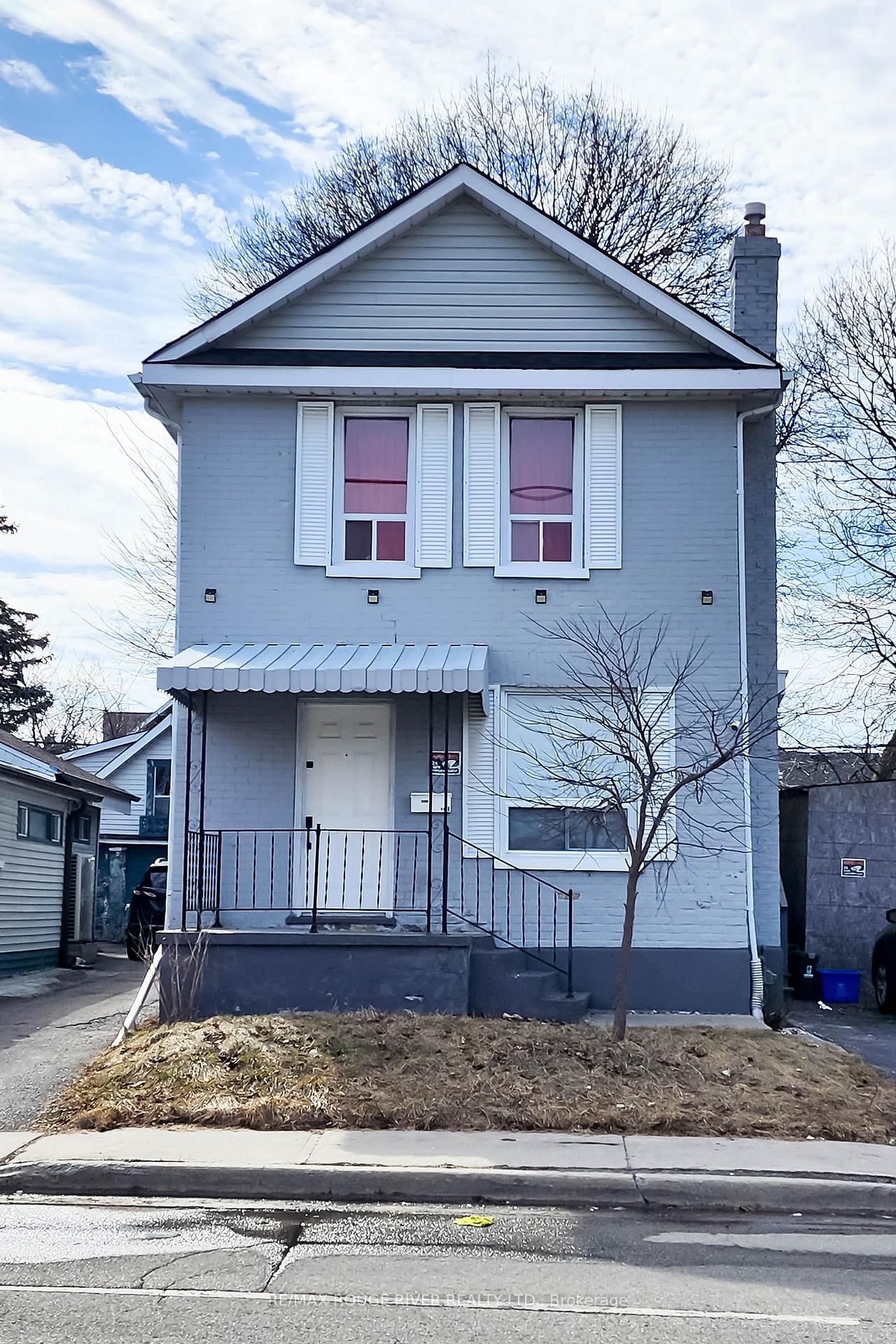 Semi-Detached House leased at 284 Albert Street, Oshawa, Central, L1H 4R8 - MLS: E12034014