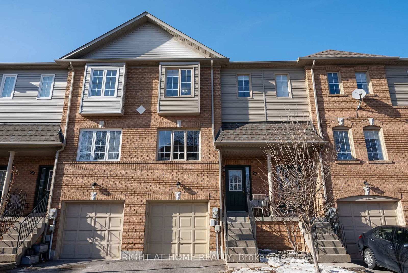 Townhouse for sale at 18-27 Aspen Park Way, Whitby, Downtown Whitby, L1N 9M6 - MLS: E12034386