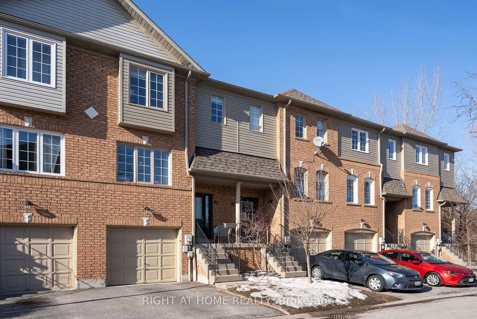 Townhouse for sale at 18-27 Aspen Park Way, Whitby, Downtown Whitby, L1N 9M6 - MLS: E12034386