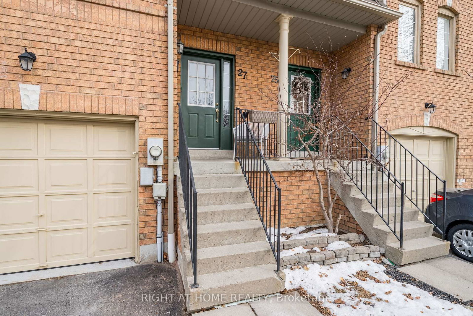 Townhouse for sale at 18-27 Aspen Park Way, Whitby, Downtown Whitby, L1N 9M6 - MLS: E12034386