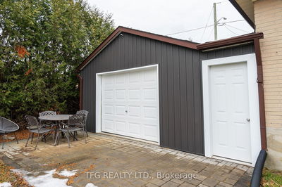 19 Torian Ave, Whitby - Brooklin image-0-2