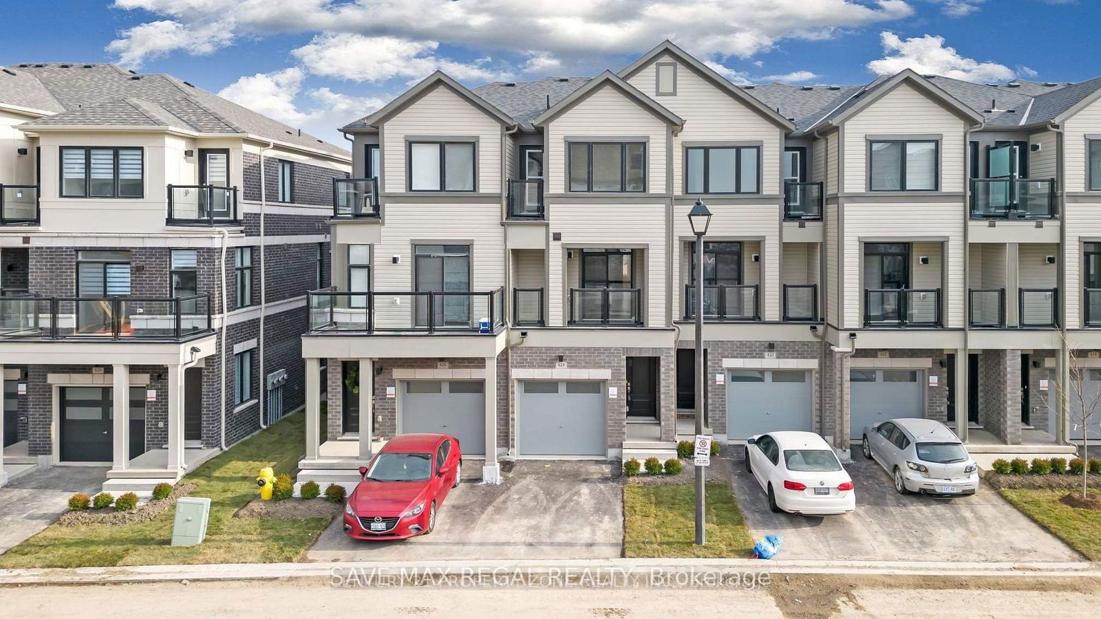 Townhouse for lease at 418 Okanagan Path, Oshawa, Donevan, L1H 0B1 - MLS: E12036102