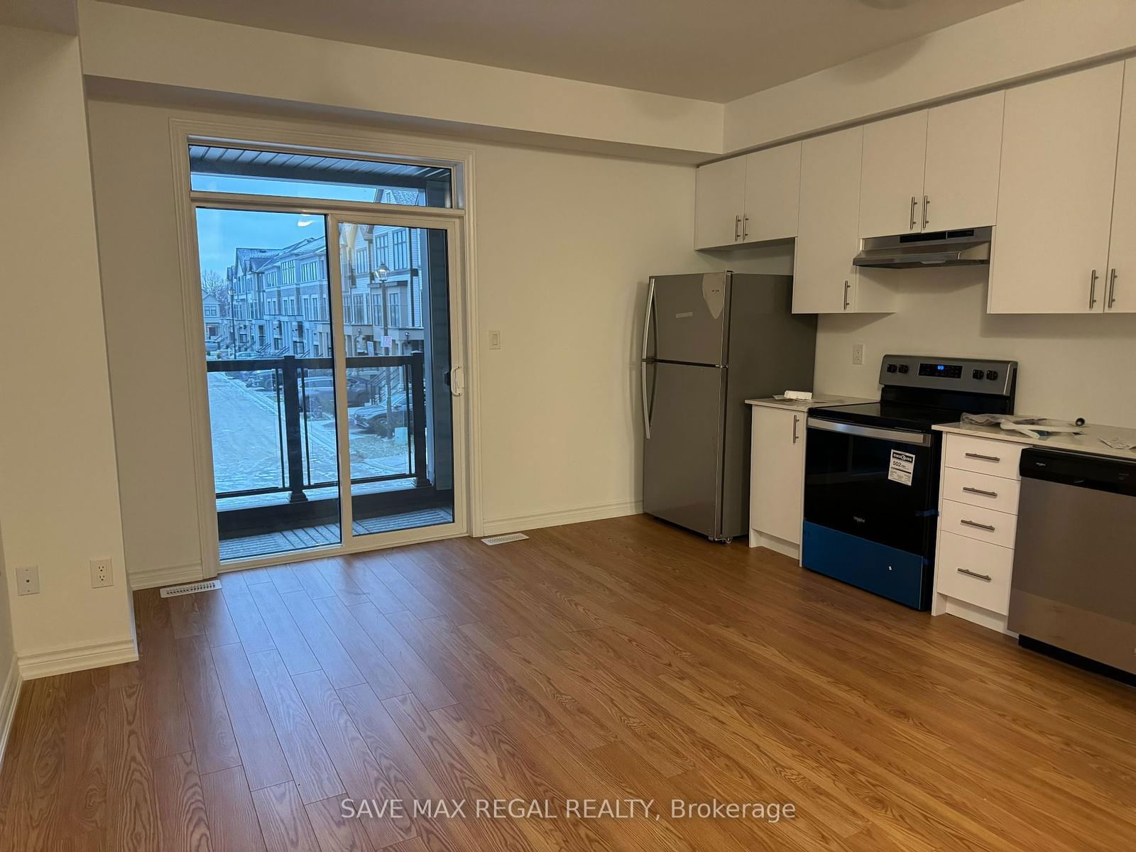 Townhouse for lease at 418 Okanagan Path, Oshawa, Donevan, L1H 0B1 - MLS: E12036102