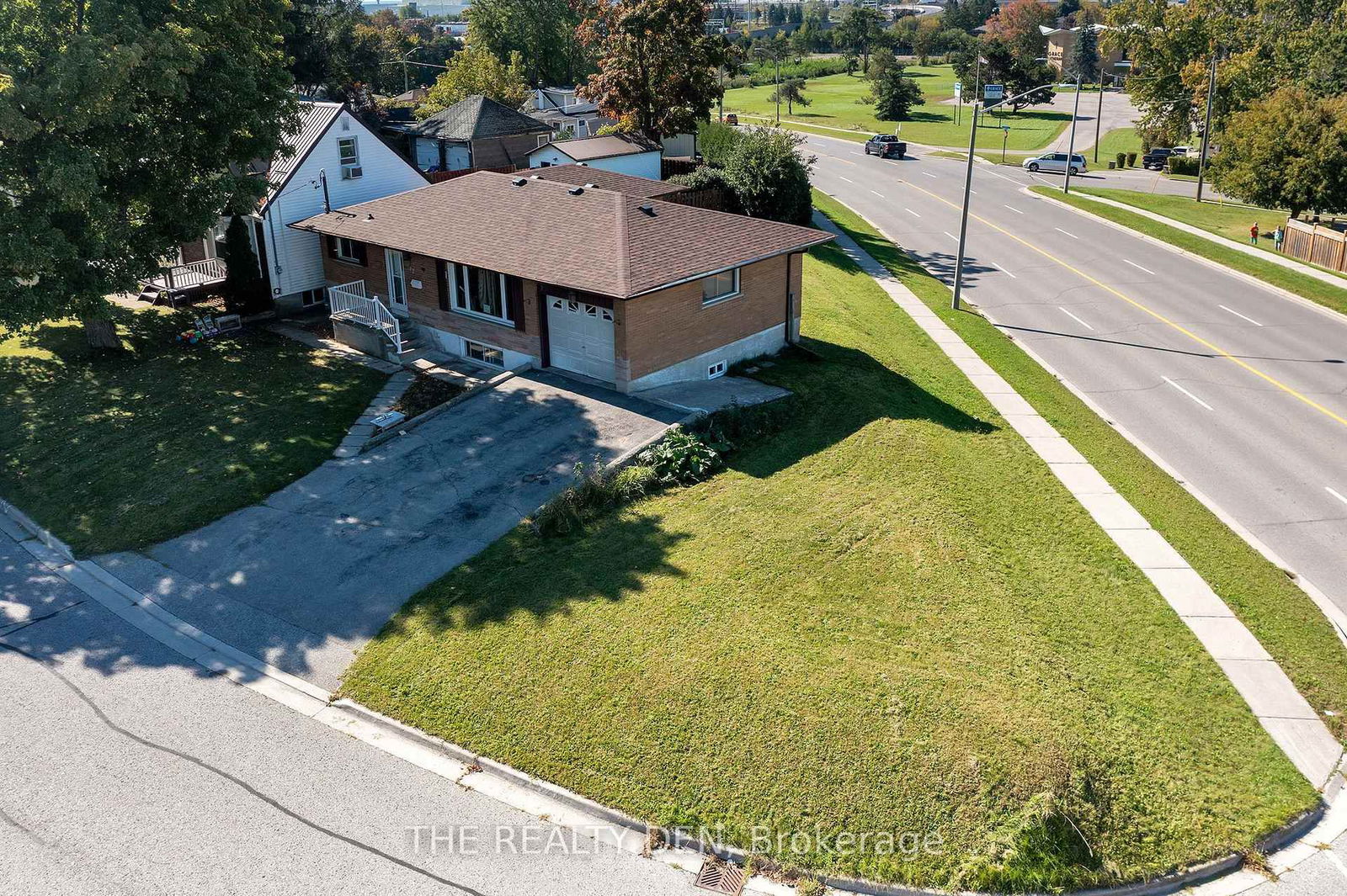 Detached House for sale at 532 Montrave Avenue, Oshawa, Vanier, L1J 4S9 - MLS: E12036611