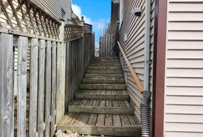 Unit BASEMENT — 921 KINGSLEY Crt, Oshawa - Pinecrest image-0-2