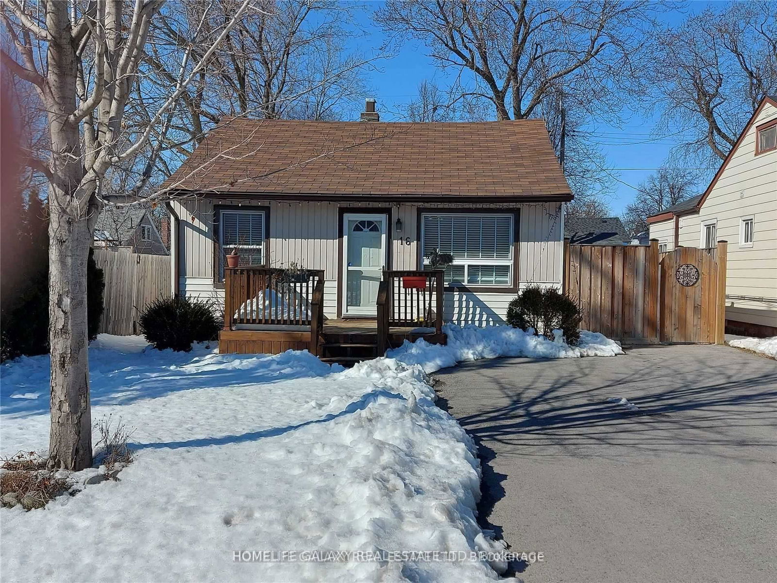 Property at 16 Queen