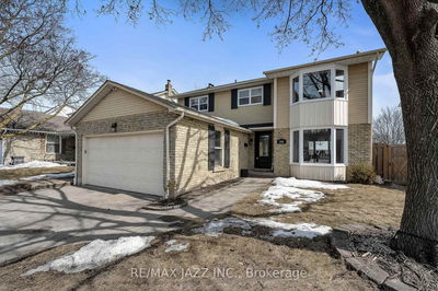 306 Prince Of Wales Dr, Whitby - Blue Grass Meadows