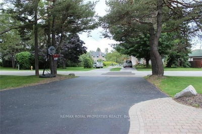 16 Hillcourt Ave, Whitby - Pringle Creek image-0-2