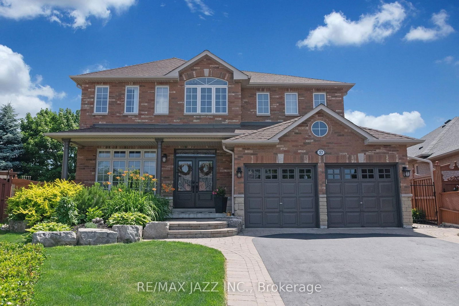 Detached House for sale at 37 Bridle Court, Clarington, Courtice, L1E 2B1 - MLS: E12038826