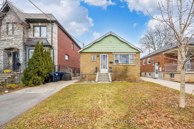 home for sale on 23 Marilyn Crescent