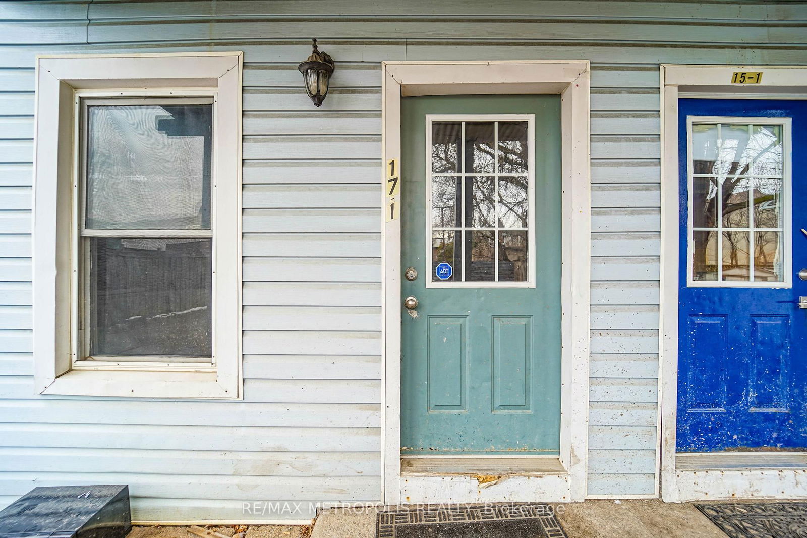 Semi-Detached House sold at 15-17 Lloyd Street, Oshawa, Central, L1H 1X2 - MLS: E12043601
