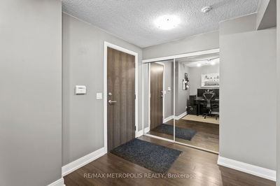 Unit 816 — 135 Village Green Sq, Toronto - Agincourt South-Malvern West image-0-4
