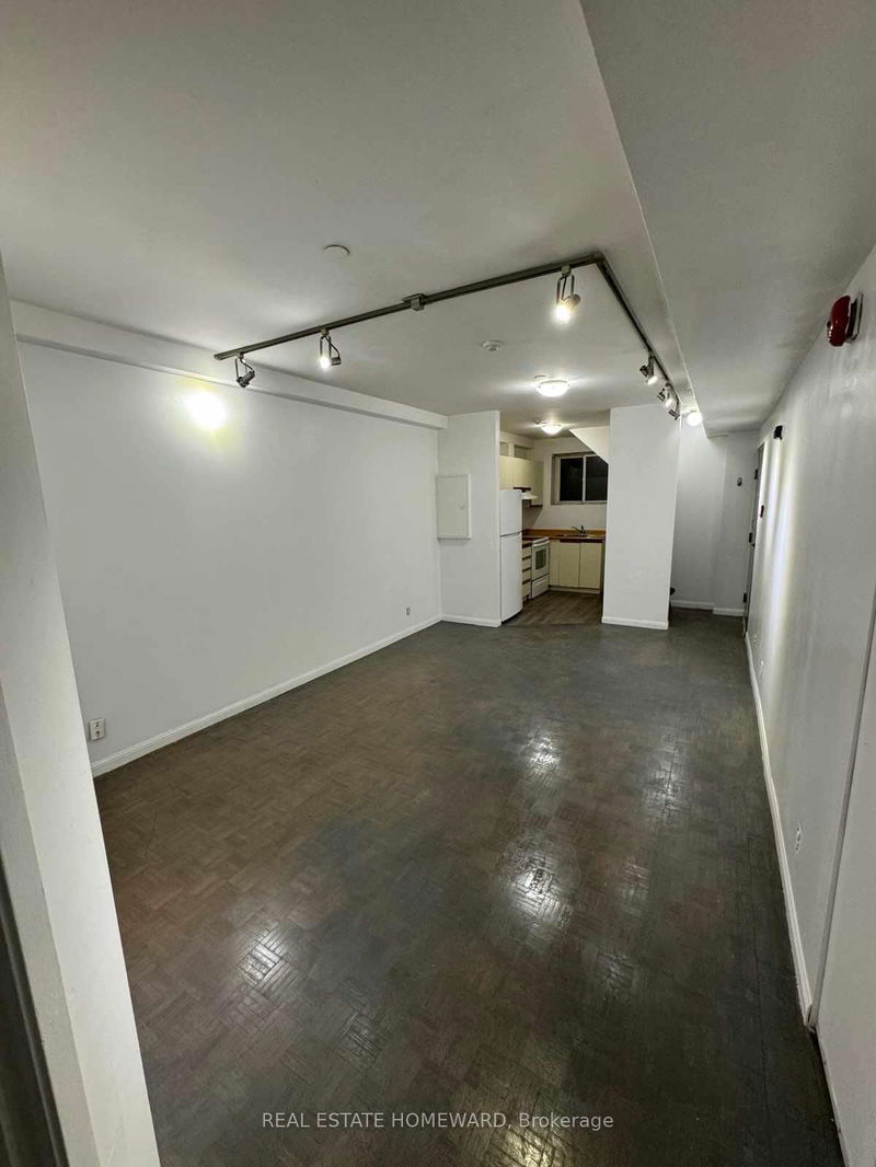 home for lease on 4-996 Queen Street E